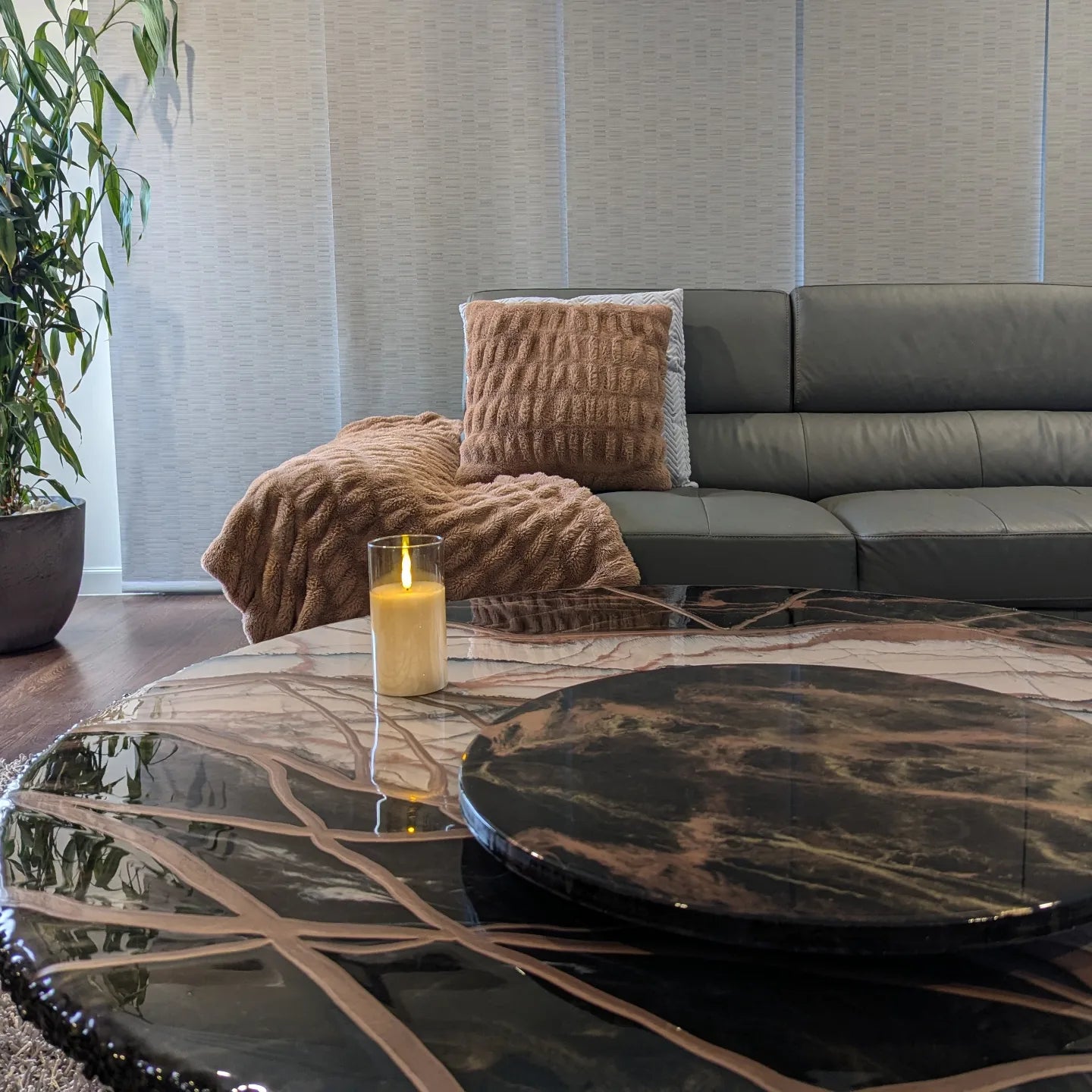 "Mystic Glamour"turn table